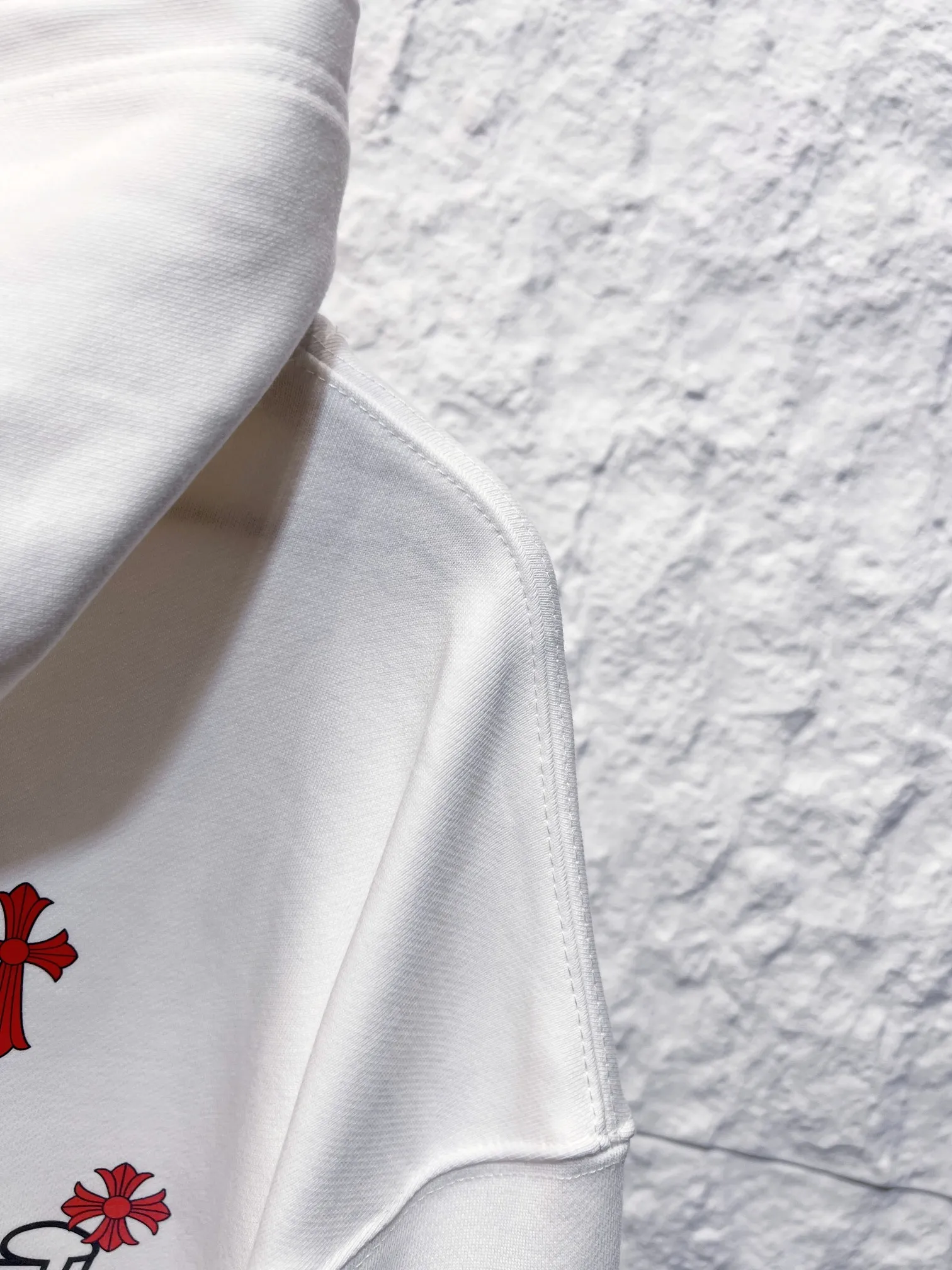 （ In Stock， ） Cemetery Cross（ ） ， ， Classic Horseshoe + Chrome Hearts ， Red Cemetery Cross Horseshoe Embroidered Hoodie（Red ）。 ：Black White Sizes：S-3XL